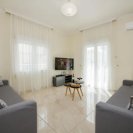 Center Manolia Dream 3 Bedroom 100m Away From The Apartment