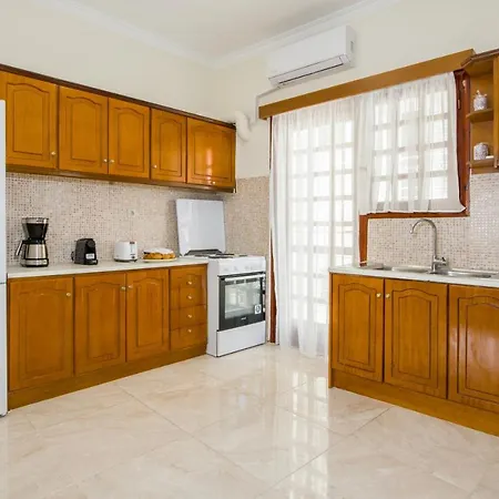 Apartament Center Manolia Dream 3 Bedroom 100m Away From The